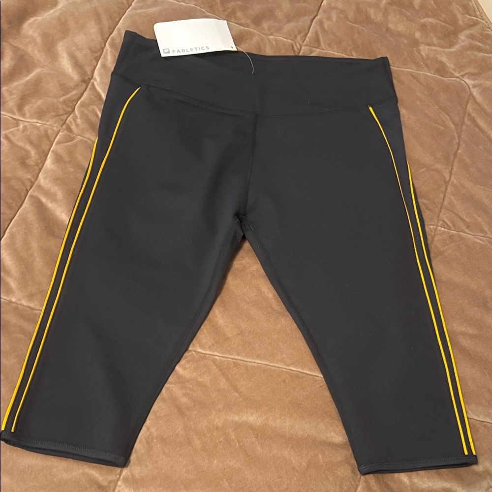 Fabletics polar Crop Leggings women’s Large size 10/12 NWT